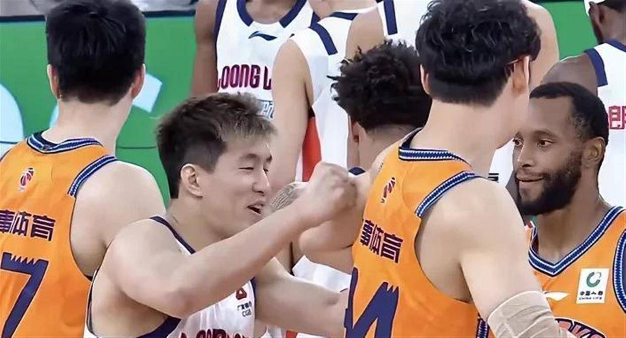 爱游戏官方网站-欧联倒计时；深圳男篮今夜强势反弹；细节引发关注；赛场秩序良好；轮换策略成焦点的简单介绍