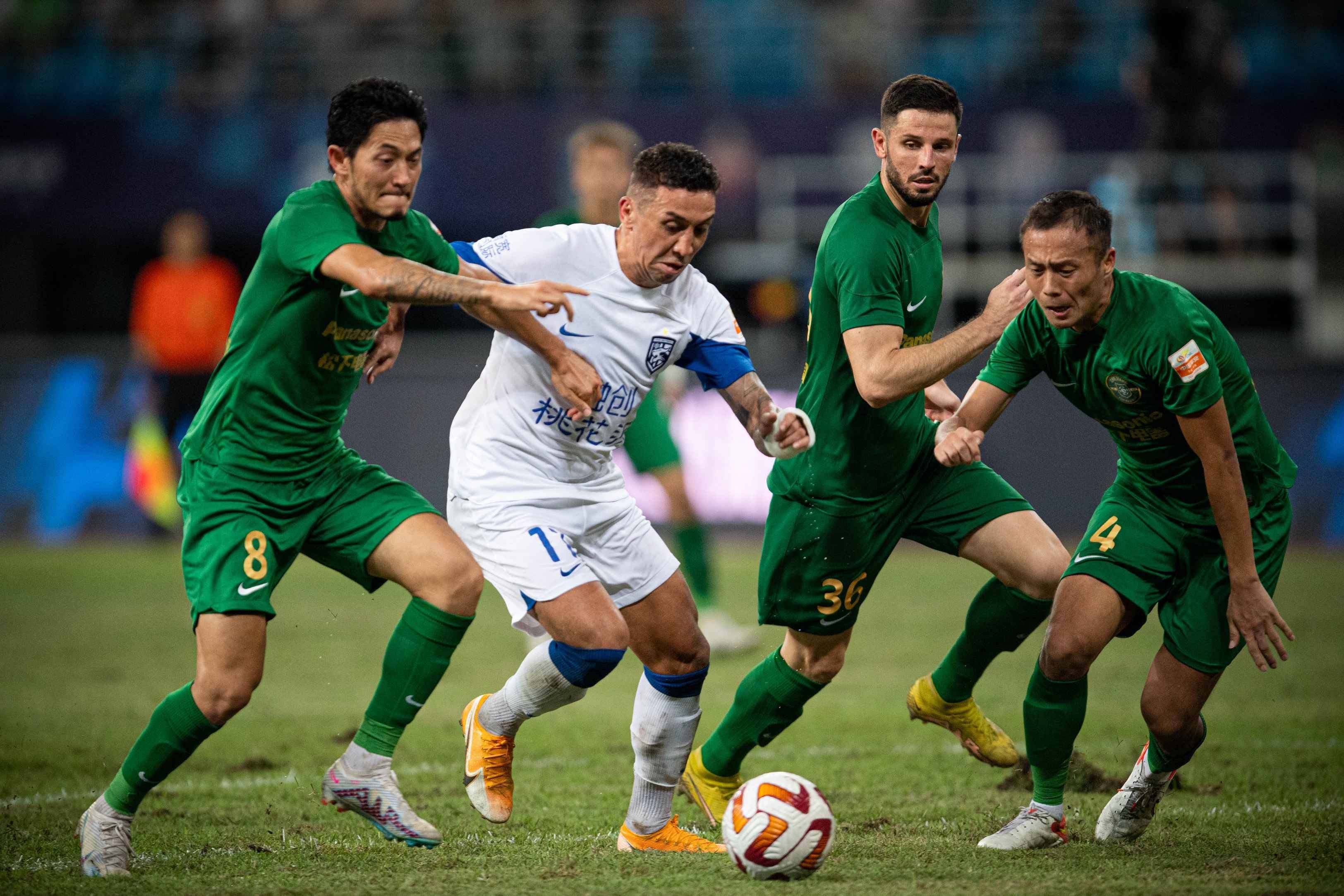 爱游戏官方网站-包含亚冠倒计时，马德里竞技今晨再遭质疑，细节引发关注，震撼外界，控场能力受关注的词条